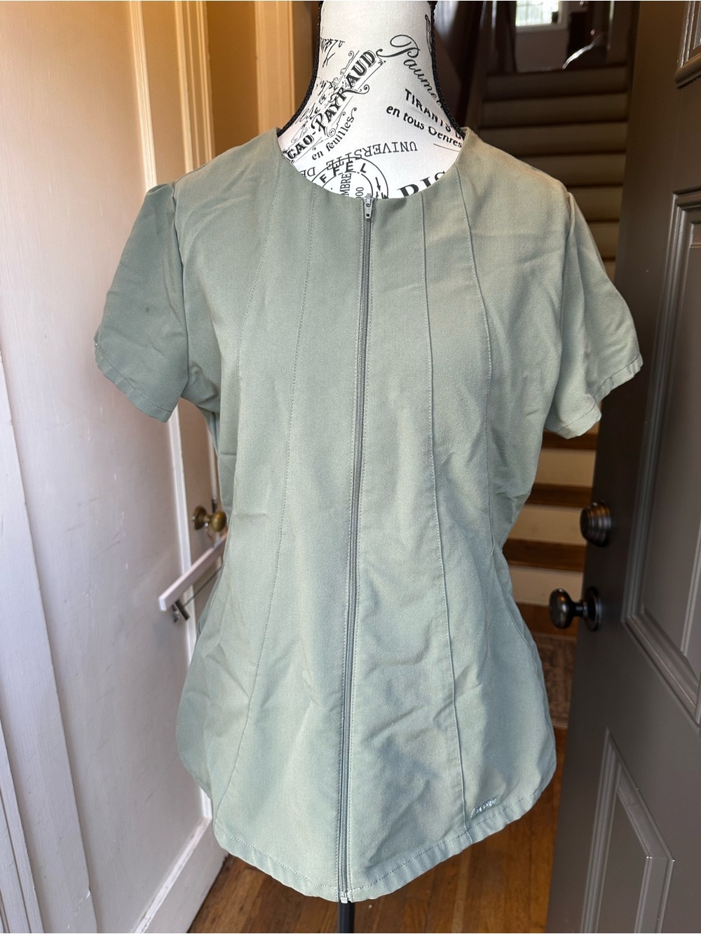 Jaanuu Sage Green Zip Front Scrub Top Women’s Medium